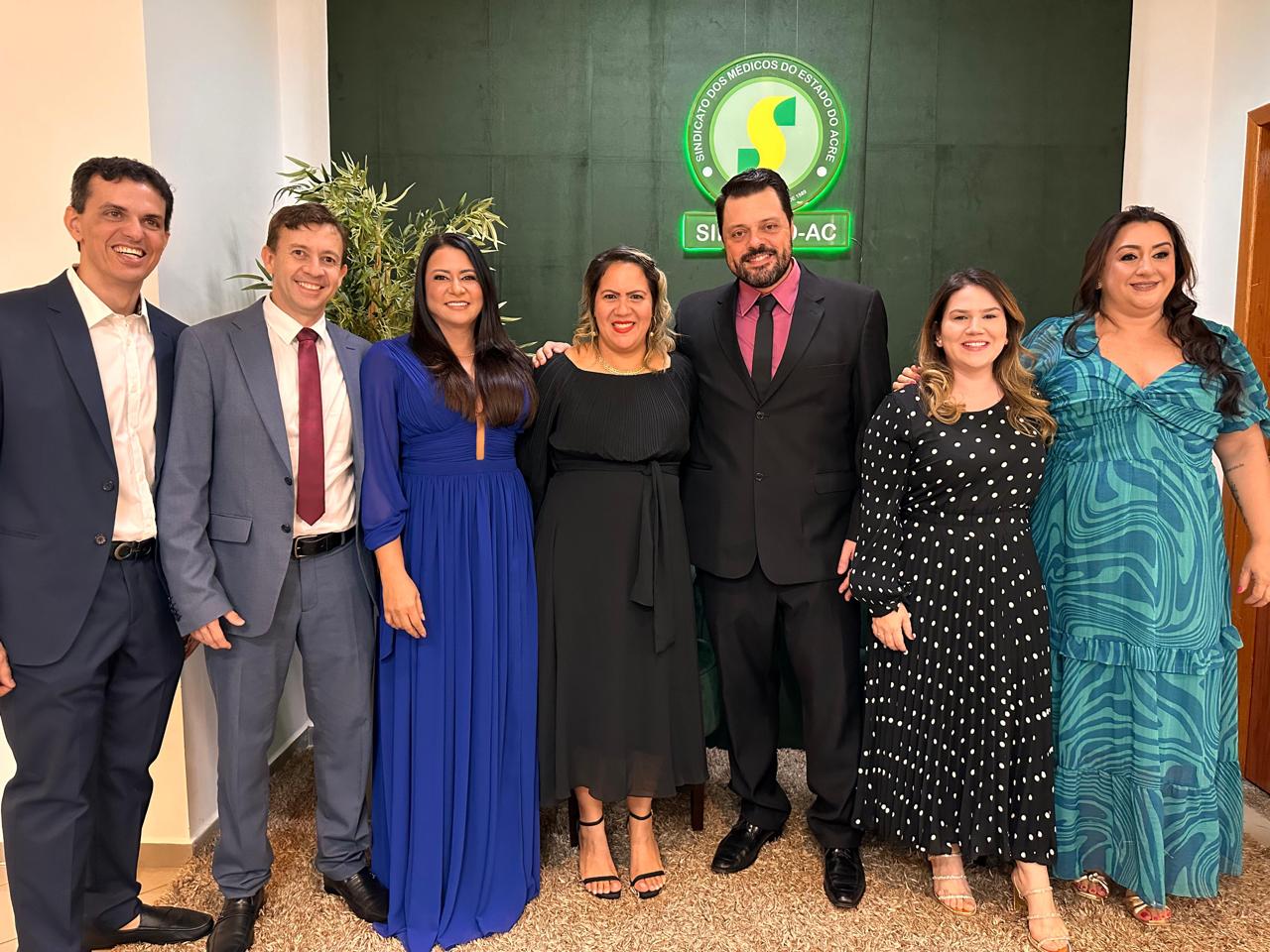 Dr. Gustavo Marques, Deputado Federal Eduardo Velloso, Drª Rejane Holanda, Drª Kátia Fernanda, o Presidente do Sindicato dos Médicos do Acre que foi reconduzido ao cargo o Dr. Guilherme Pulici, Drª Ta