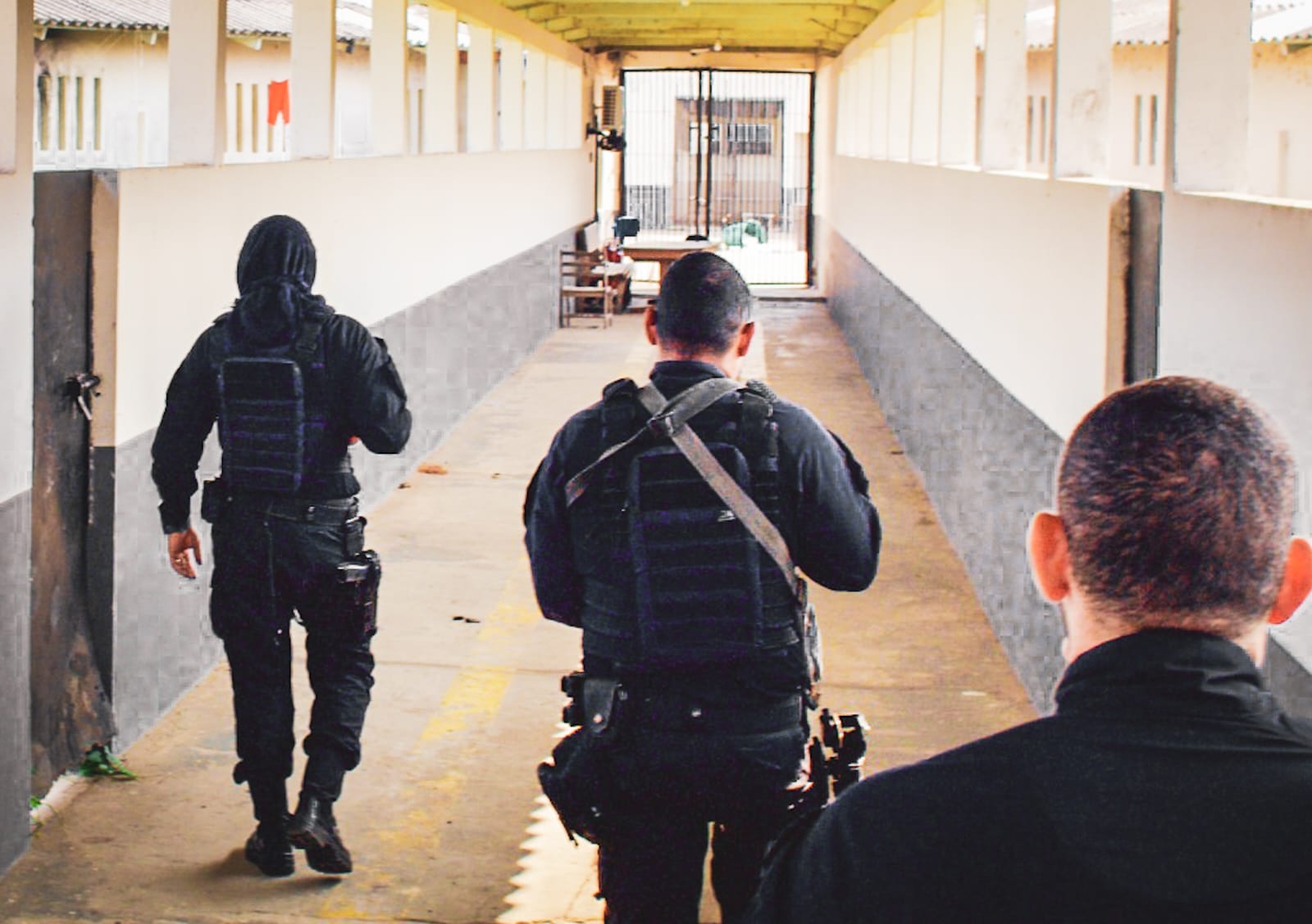 Policiais Penais durante revista a presídio de Rio Branco. Foto: Clébson Vale/Iapen