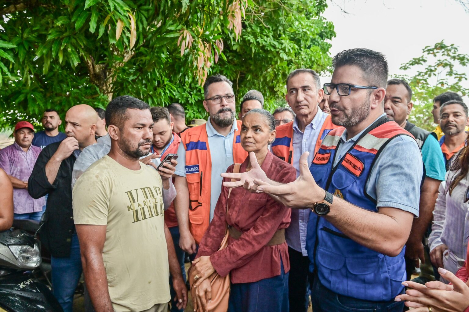 Comitiva ministerial e governador unem forças com prefeitos de municípios atingidos