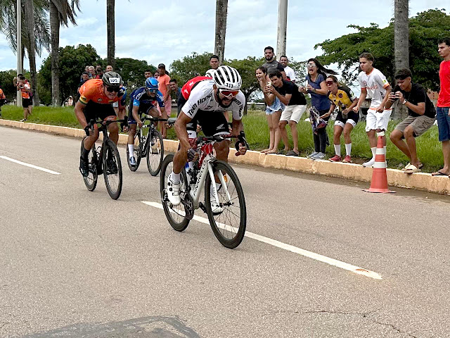 Lázaro conquista vitória no sprint final. Foto: Leandro Frota.