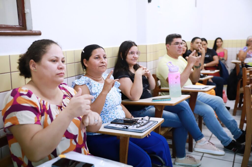 Curso atende cerca de 57 professores da rede estadual. Foto: Mardilson Gomes/SEE