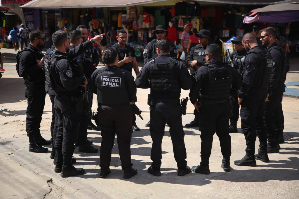 Policiais penais durante operação no centro da capital. Foto: Dhárcules Pinheiro/Sejusp