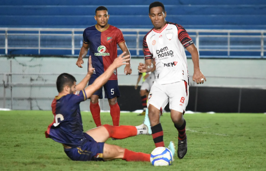 Lance da vitória deste sábado, no Florestão, do Trem-AP diante do Humaitá. Foto/Manoel Façanha