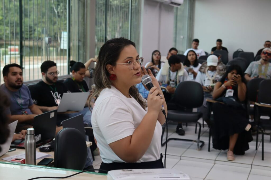 Jornalista Tácita Muniz ministrou palestra durante projeto Caravana em Rio Branco. Foto: Déborah Peres