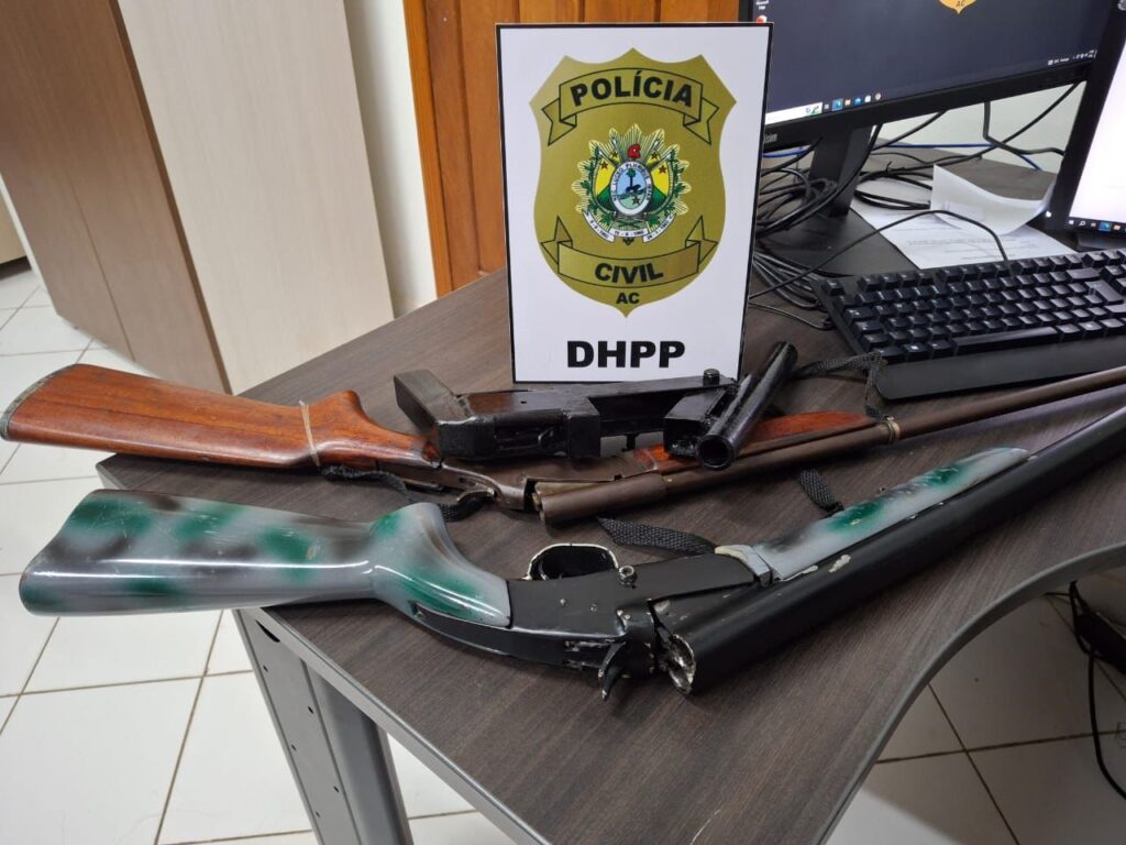 As armas apreendidas foram uma escopeta calibre 12 de fabricação caseira, uma espingarda de dois canos calibre .28 e uma espingarda calibre .32, todas sem registro. Foto: cedida.