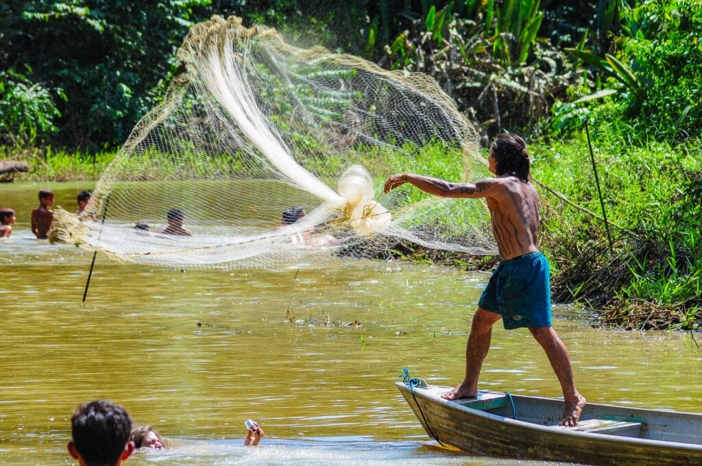 O edital visa apoiar e promover a pesquisa científica entre jovens das comunidades pesqueiras artesanais, com um foco especial nos alunos da rede pública. Foto: Diego Gurgel/Secom